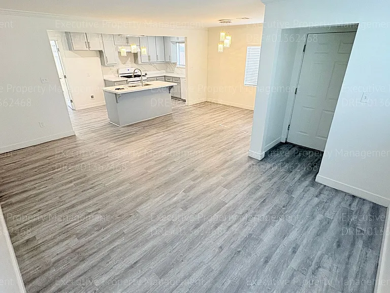 2238 Lindora St — Photo 37