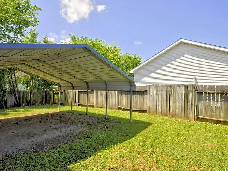 317 Pioneer Dr — Photo 32