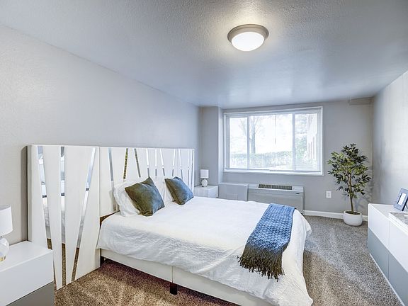 5th image of 1002 Kennebec St #302