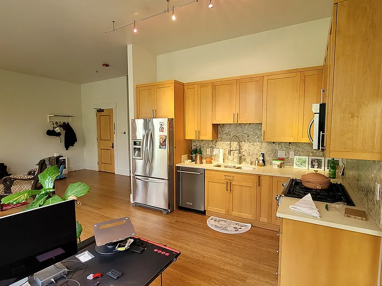 101 10th St #200 — Photo 9