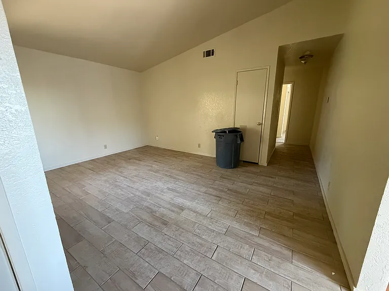 1201 S Central Ave #25 — Photo 2
