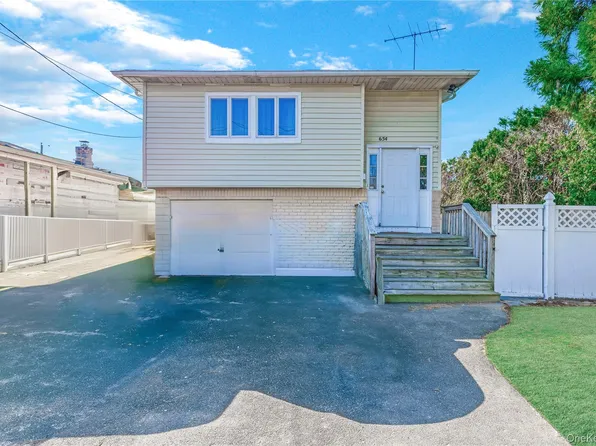 654 Long Island Avenue, Deer Park, NY 11729