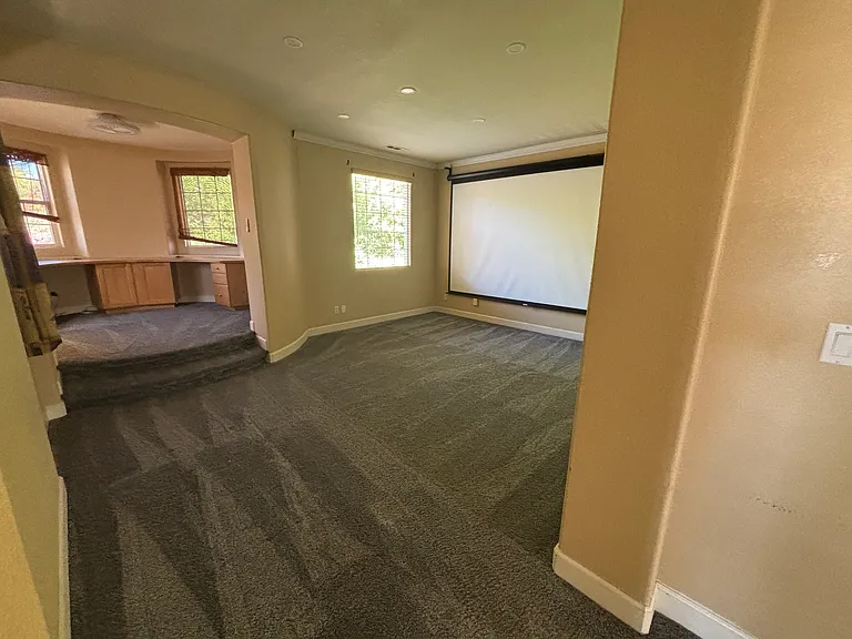 4800 Village Green Dr — Photo 18