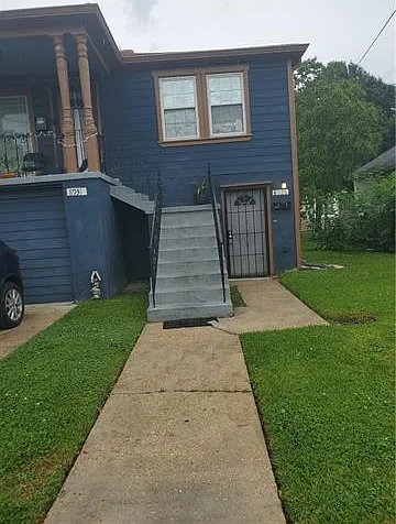 3 bed, 1.0 bath, 1300 sqft, $1,300 — Photo 2