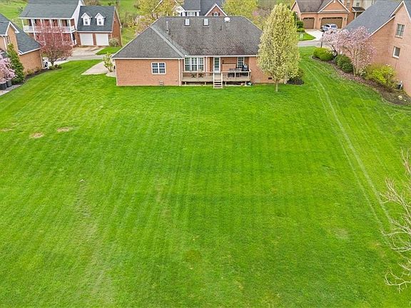4th image of 40 Westwood Dr