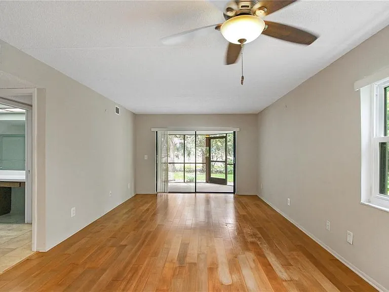135 Woodlake Wynde #135 — Photo 5