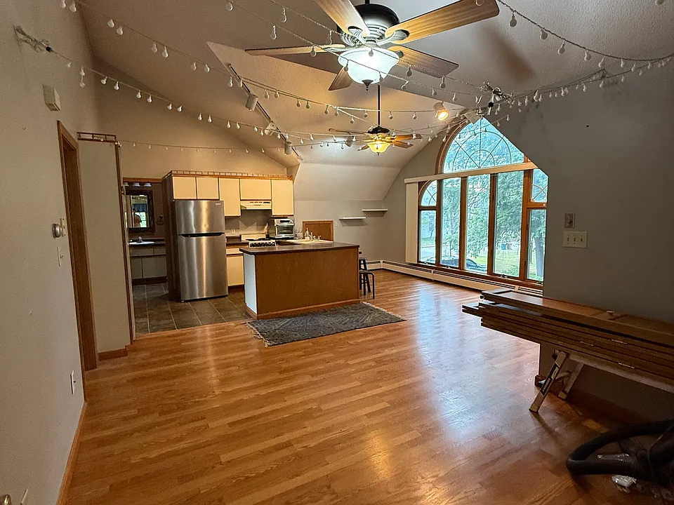 8 Cleveland St #1