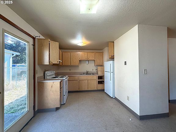 4th image of 7716 SE Lamphier St