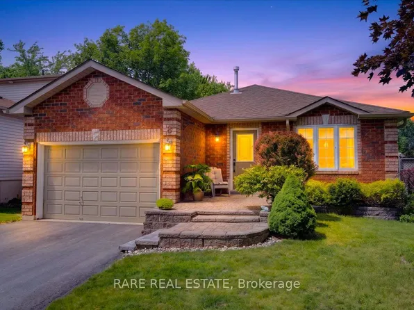 8 Whitehorn Cres, Barrie, ON L4N 8E4