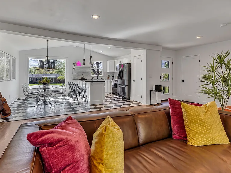 3008 Windemere Cir — Photo 12