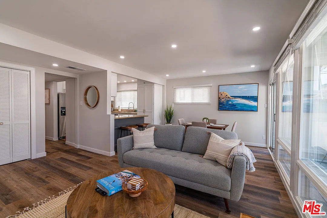 3 bed, 1.0 bath, 1000 sqft, $5,300 — Photo 4