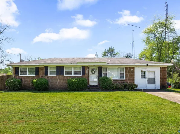 3203 Deerfield Rd NW, Huntsville, AL 35810
