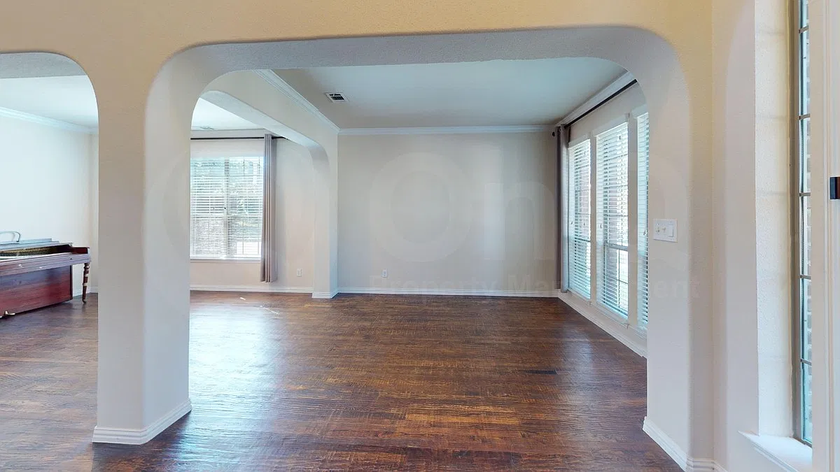 4 bed, 4.0 bath, 4039 sqft, $3,500 — Photo 4