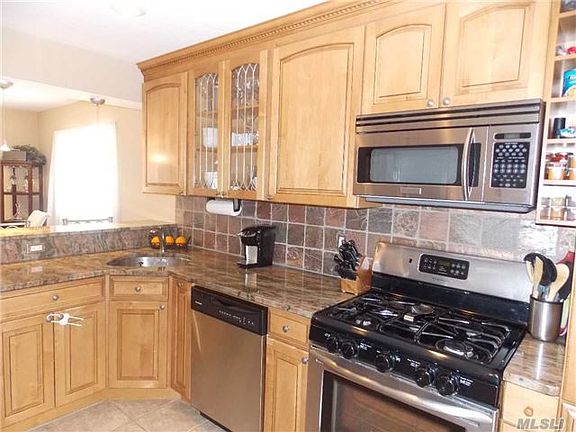 3rd image of 116 Wantagh Ave S