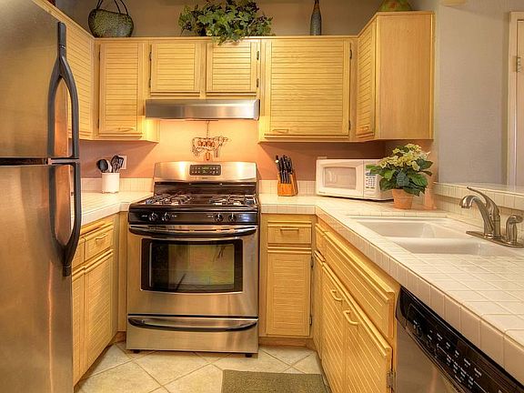 4th image of 407-24157 W Del Monte Dr #407