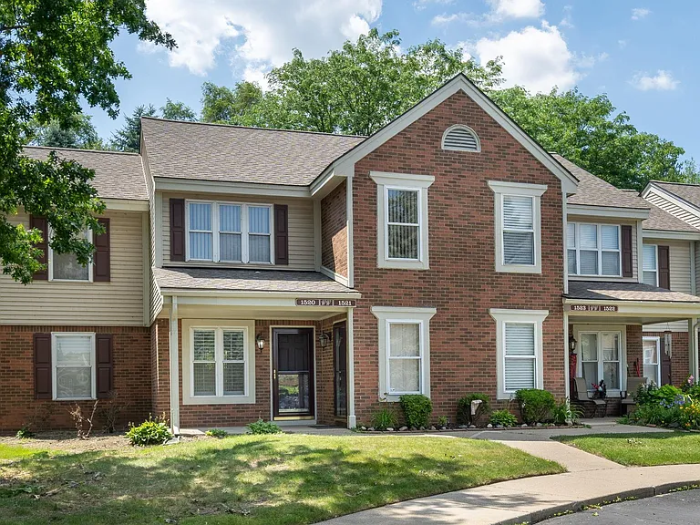 1520 Porter Cir — Photo 2