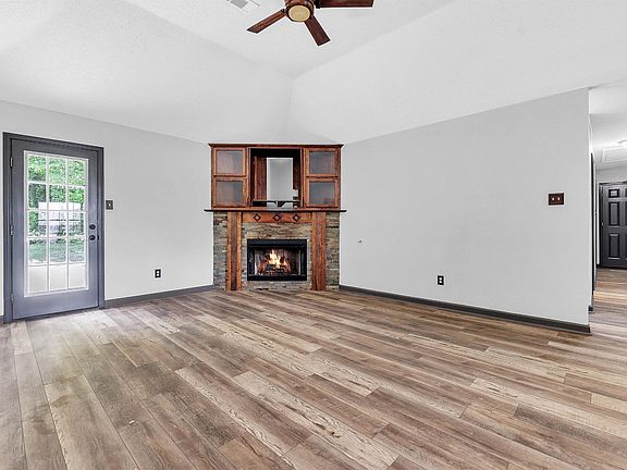 4th image of 381 Hannah Marie Dr