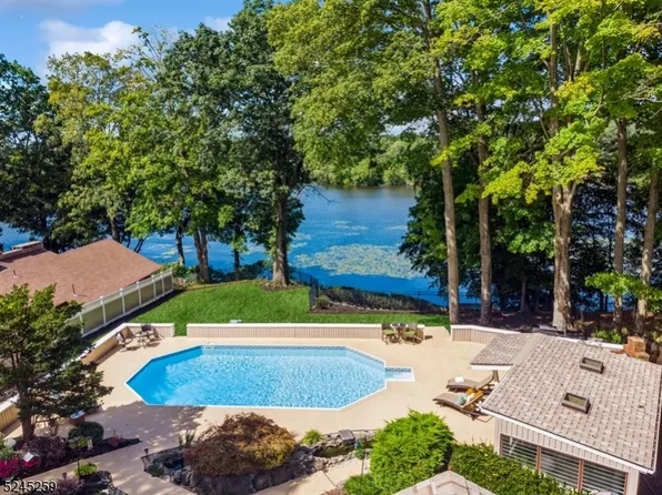 581 Terhune Dr, Wayne Twp., NJ 07470