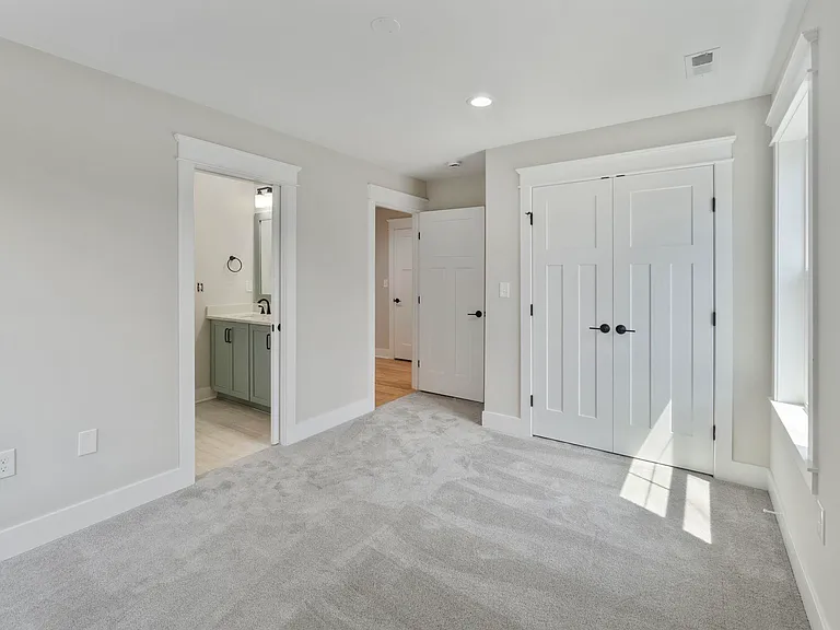 1603 Griffen Grv — Photo 34