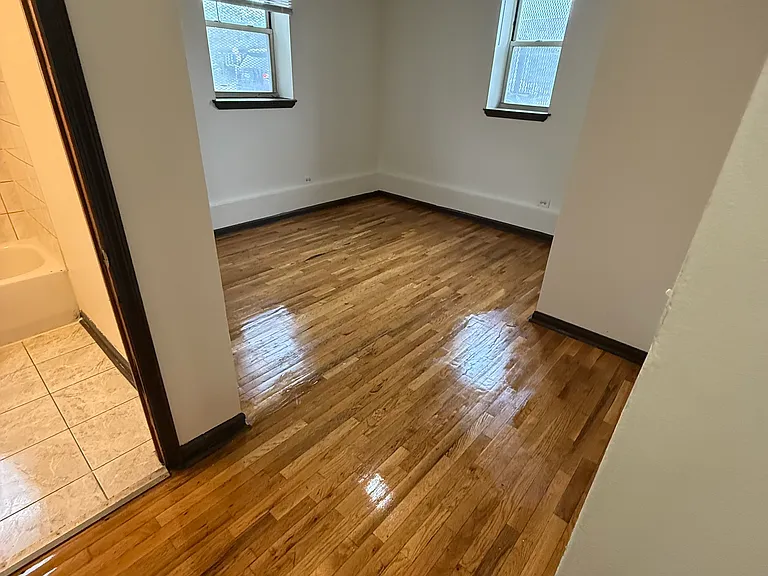 7600 S Aberdeen St — Photo 3