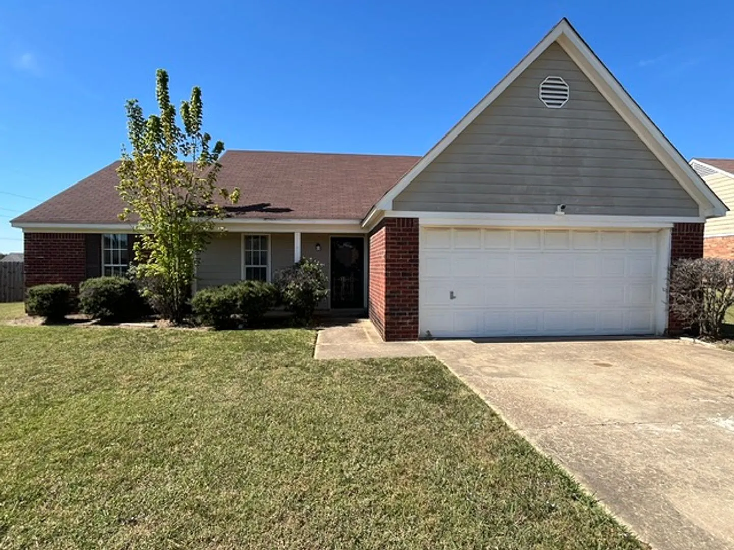 Renovated 3 Bedroom 2 Bath Home with 2 Car Garage for Rent!! — Photo 1