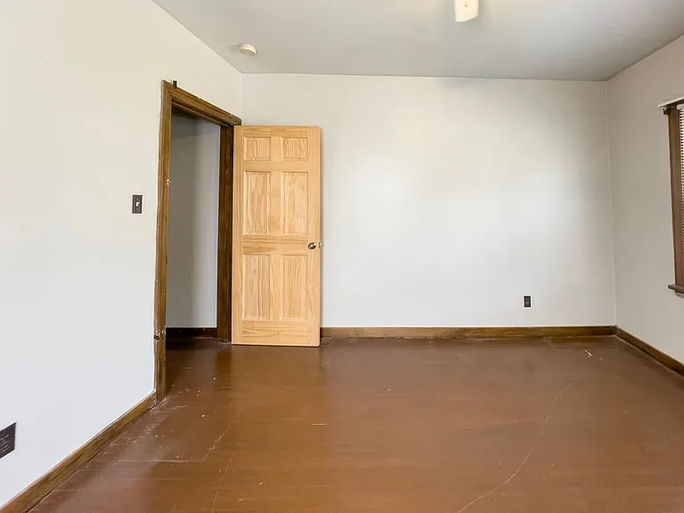 225 S College Ave — Photo 11