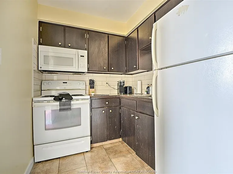 821 Pillette Rd #7 — Photo 10