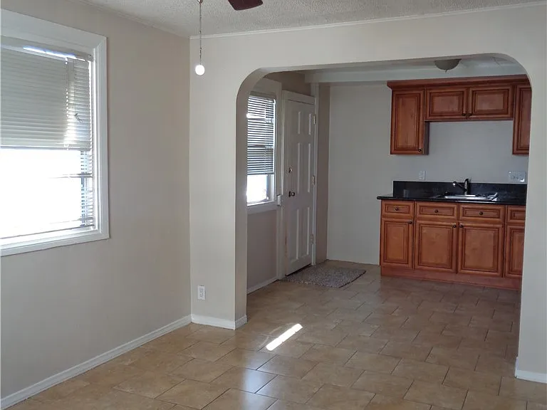 1011 Florida St — Photo 7