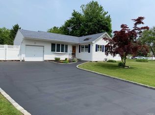 15 Verbena Dr, Commack, NY 11725