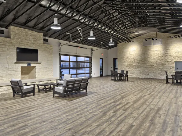 Woodlake Estates (TX)