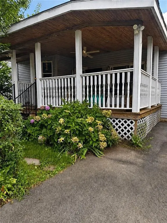 2 bed, 1.0 bath, 829 sqft, $2,400 — Photo 3