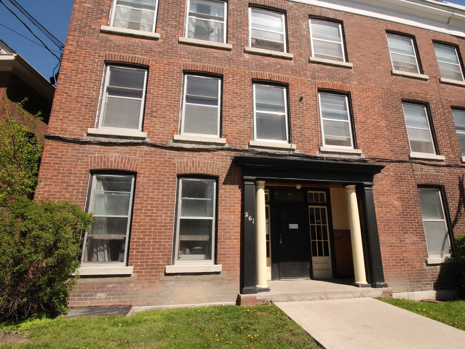 261 University Avenue — Photo 1