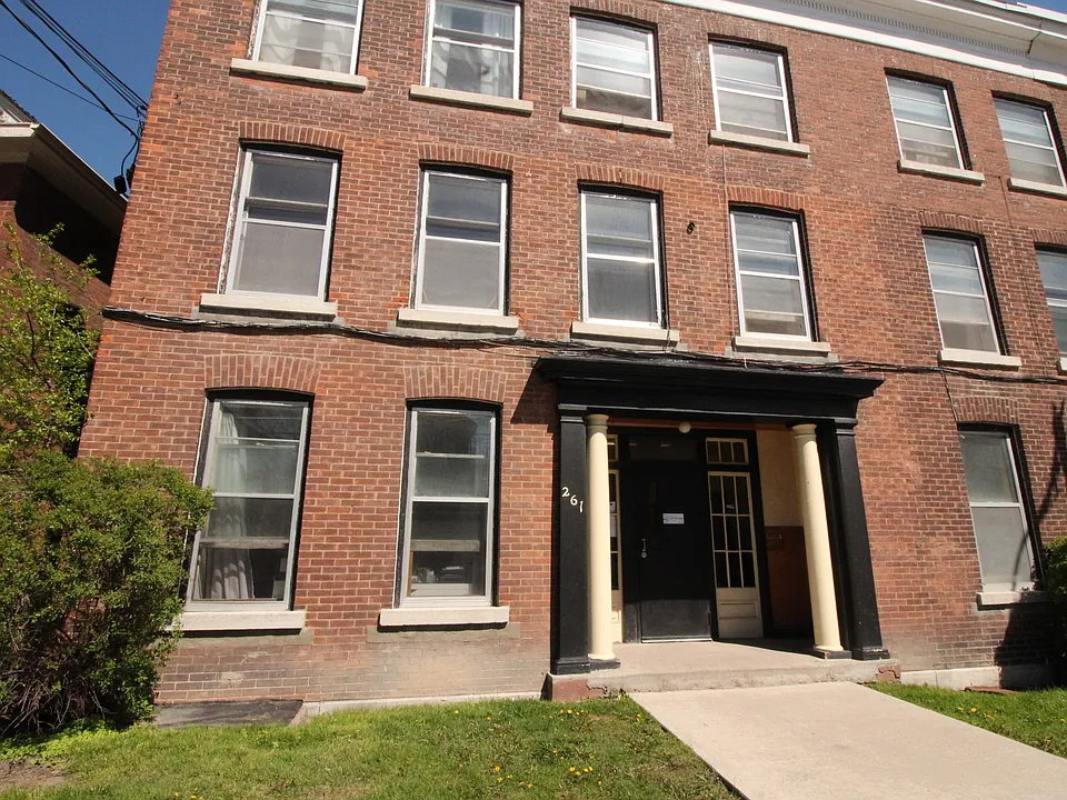 261 University Ave #1