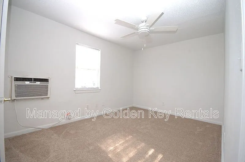2 bed, 1.0 bath, $800 — Photo 4