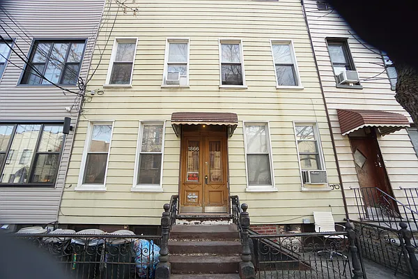 Rented by Rennit Inc. | media 12