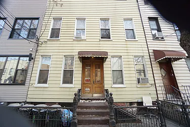 Rented by Rennit Inc.