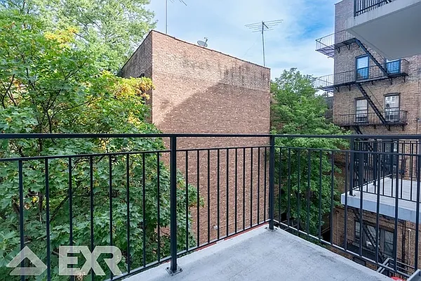 Rented by EXR | media 4