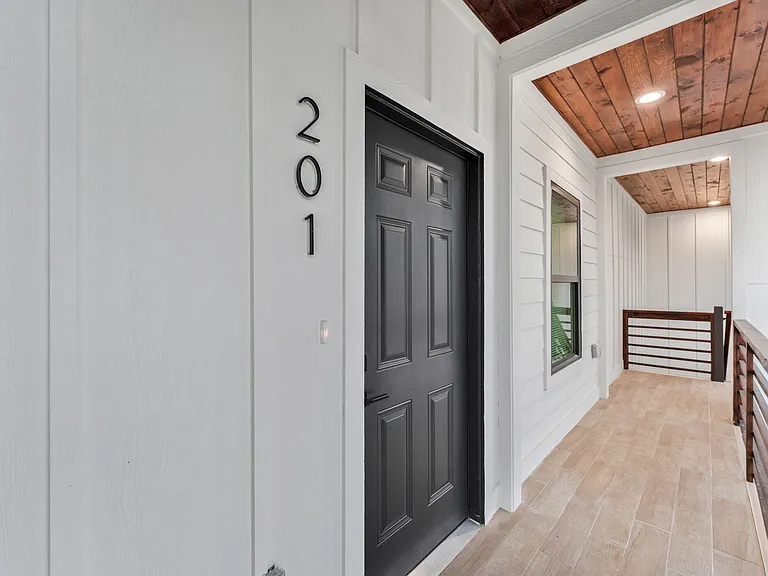 110 Webb St #201 — Photo 8