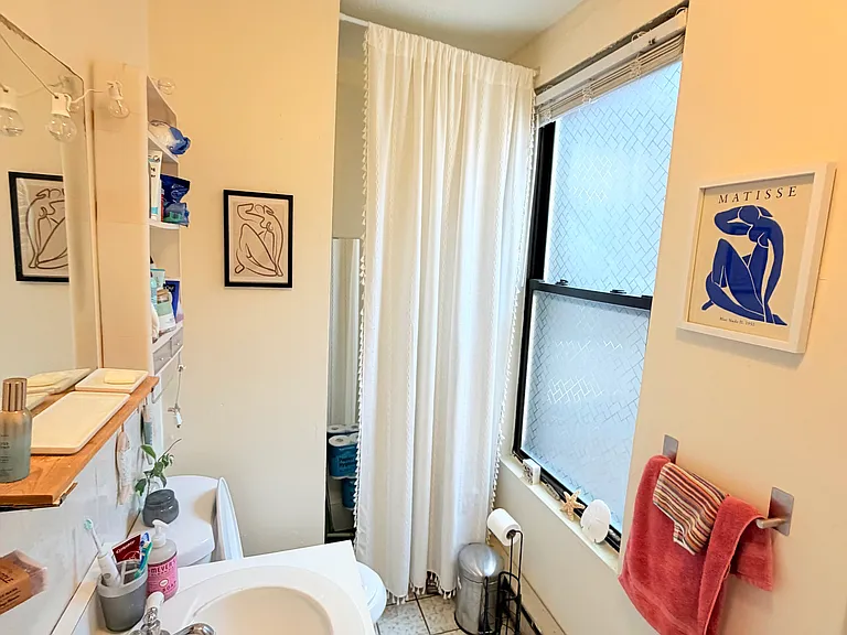 33 Wellington St #404 — Photo 10