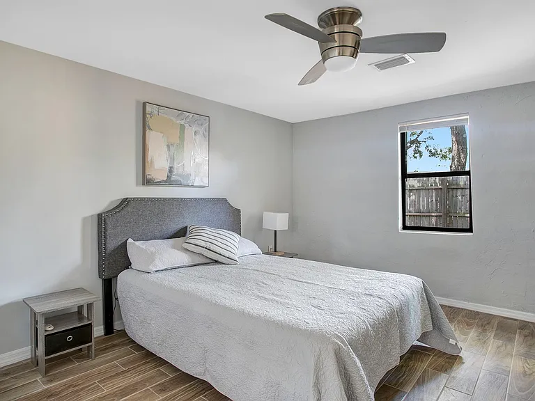 1010 W Grace St — Photo 12