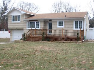 2 Albright Rd, Coram, NY 11727