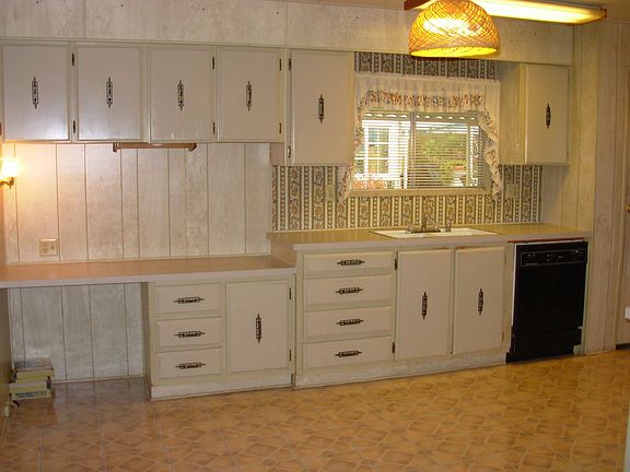 Large Kitchen with plenty of storage, counter space and breakfast nook area