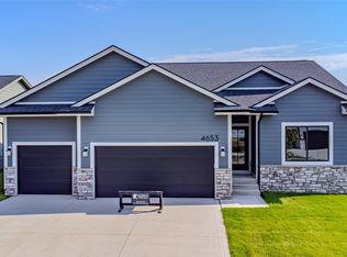 4653 177th St, Urbandale, IA 50323