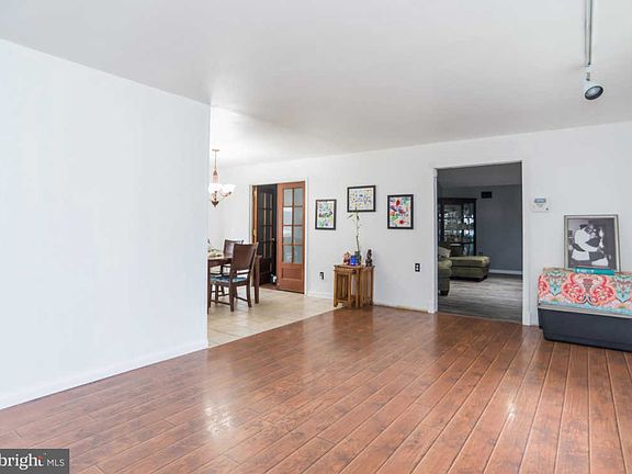 3rd image of 28 Elm St