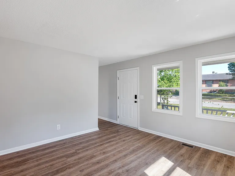102 Burdock Cir — Photo 5