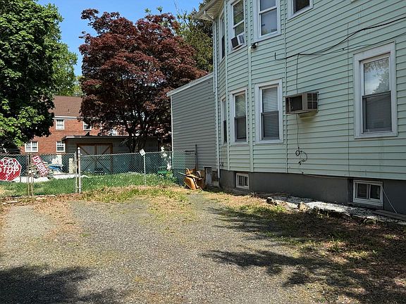 4th image of 288 S Logan Ave