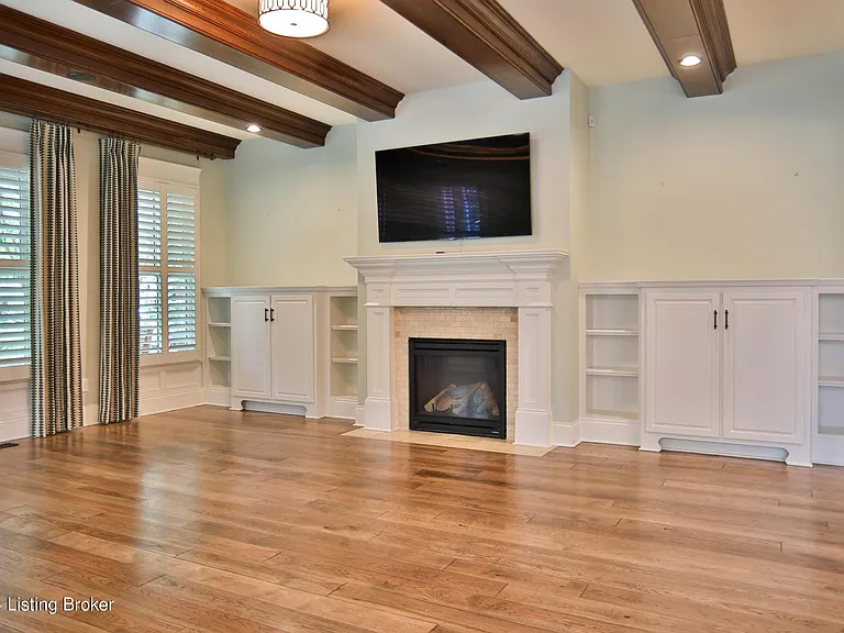 9300 Blazing Star Ln-16