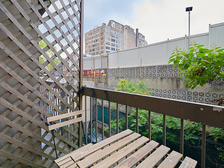 337 W 43rd St #6A — Photo 2