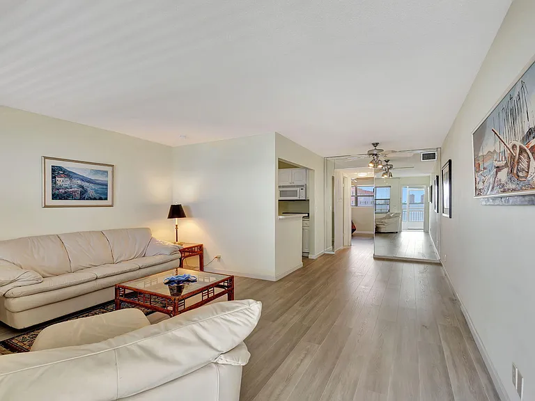 100 Shore Ct #210 — Photo 10