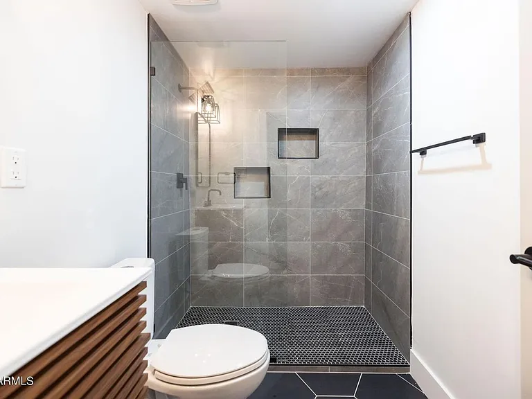 326 N 17th Dr — Photo 89